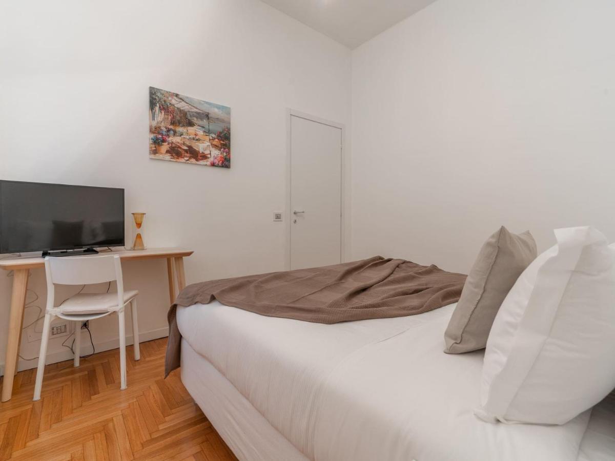 The Best Rent - Spacious Three-Bedroom Apartment In Moscova Милано Екстериор снимка
