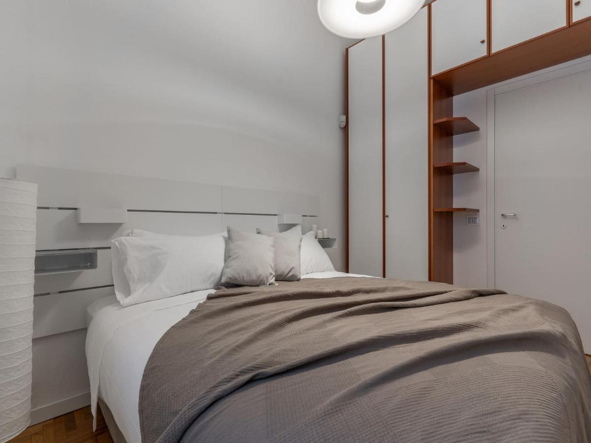 The Best Rent - Spacious Three-Bedroom Apartment In Moscova Милано Екстериор снимка